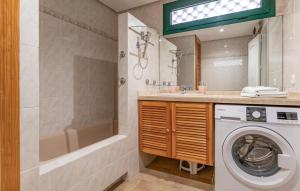 Fotografie z fotogalerie ubytování 1 Bedroom Nice Apartment In Benalmádena v destinaci Benalmádena