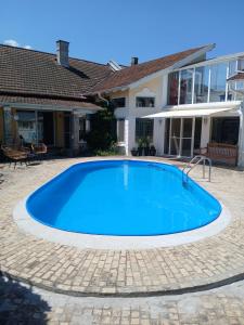 Bazén v ubytování Vintage Luxurious house nebo v jeho okolí