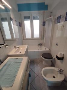 Bilik mandi di Villa Patrizia +5 gambar