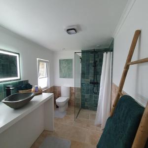 TV a/nebo společenská místnost v ubytování Tranquillity in a modern unit + 12 fotografií