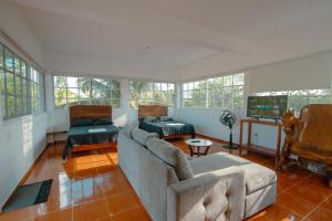a living room with a couch and a tv at Cenote Popol Vuh in Leona Vicario
