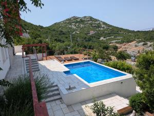 Swimmingpoolen hos eller tæt på Villa Sunshine