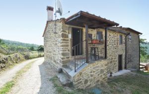 a small stone house on a dirt road at 1 Bedroom Stunning Home In Subbiano in Subbiano