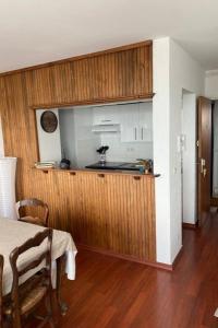 Η κουζίνα ή μικρή κουζίνα στο Appartement La Bourdonnière - situé à Wimereux - 4 pers - bord de l'eau - vue mer