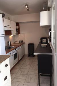 Η κουζίνα ή μικρή κουζίνα στο Appartement Villa St Georges à Wimereux au bord de l'eau , vue mer - 4 pers
