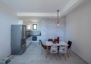 Kuhinja ili čajna kuhinja u objektu Seaview Villa with pool-Vanja