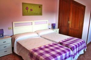 two beds in a hotel room with two beds at Casalvito in Rial