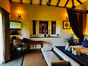 TV a/nebo společenská místnost v ubytování Foresta Resort Sigiriya