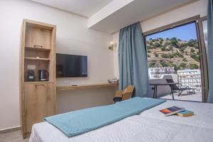Un televizor și/sau centru de divertisment la Sunlight Hotel