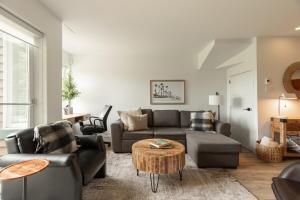 Ein Sitzbereich in der Unterkunft 2-Level Home - Tremblant Mountain View - Fireplace
