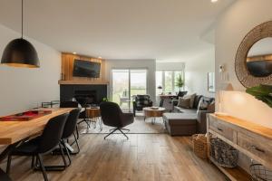 TV/Unterhaltungsangebot in der Unterkunft 2-Level Home - Tremblant Mountain View - Fireplace
