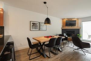TV/Unterhaltungsangebot in der Unterkunft 2-Level Home - Tremblant Mountain View - Fireplace