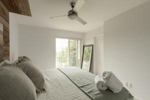Ein Bett oder Betten in einem Zimmer der Unterkunft 2-Level Home - Tremblant Mountain View - Fireplace