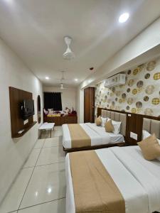 Katil atau katil-katil dalam bilik di hotel leo