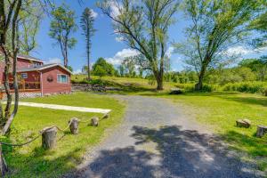 Garður fyrir utan 4 Mi to Dtwn Catskill Mtn-View Home