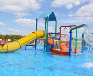 Bazén v ubytování Ons Schatje op 5-sterren vakantiepark De Schatberg nebo v jeho okolí