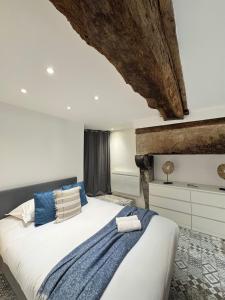 Ένα ή περισσότερα κρεβάτια σε δωμάτιο στο Le Petit Contour, Hyper centre de Rennes