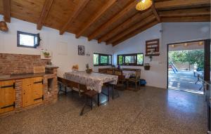Fotografie z fotogalerie ubytování Gorgeous Apartment In Kastel Stari v destinaci Kaštela