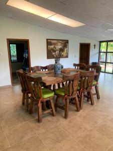 a dining room with a wooden table and chairs at Hotel Campestre El Paraíso in Guaduas