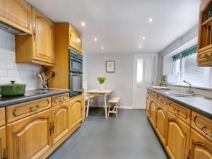 Η κουζίνα ή μικρή κουζίνα στο 6 Bed in Keswick SZ389 +12 φωτογραφίες