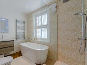 Koupelna v ubytování 3 Bed in Harrogate 90032 + 10 fotografií