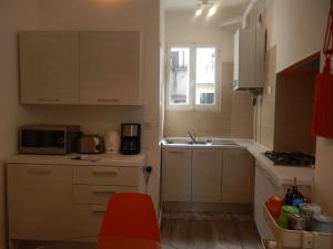 A kitchen or kitchenette at Apartment Camilla