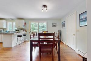 Gallery image of Dip & Drift Retreat in Mashpee