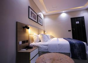 Rúm í herbergi á Ringruby Hotel, Eso Close