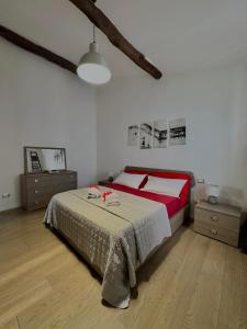 a bedroom with a bed and two dressers and a lamp at Ca' del Grillo in La Spezia +12 photos