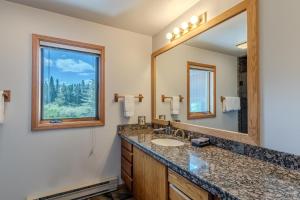 Gambar di galeri bagi Otter Lodge - NEW Listing! di West Yellowstone +92 gambar