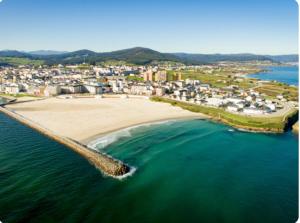 an aerial view of a beach and the ocean at Apartamento centro de Foz con piscina in Foz +24 photos