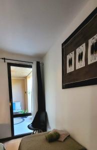 Ένα ή περισσότερα κρεβάτια σε δωμάτιο στο Côté Golf, bel appartement RDC avec terrasses dans Golf, piscine, tennis, à 5mn de l'Isle sur la Sorgue +35 φωτογραφίες