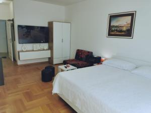 Postel nebo postele na pokoji v ubytování Apartments Mara Cres