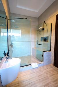 Baðherbergi á Ringruby Hotel, Eso Close +26 myndir