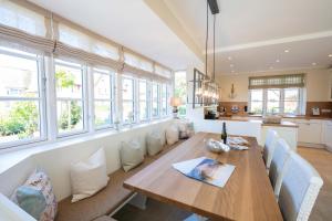 Η κουζίνα ή μικρή κουζίνα στο Nordseehaus Föhr Hausteil 2