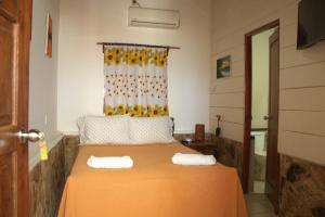 Katil atau katil-katil dalam bilik di Sunset Bay B&B