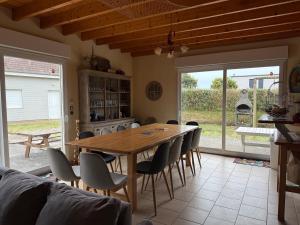 Posezení v ubytování maison a 400m de la mer + 30 fotografií