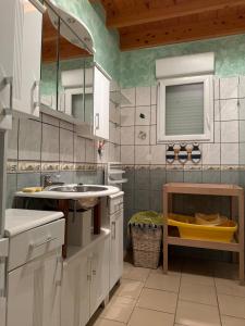 Kuchyň nebo kuchyňský kout v ubytování maison a 400m de la mer