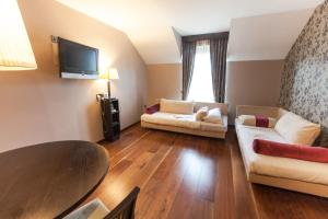 Televisyen dan/atau pusat hiburan di The Twelve Hotel