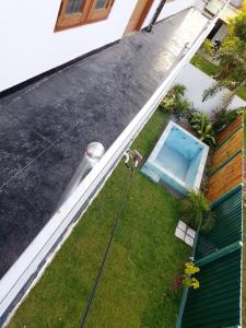 Bazén v ubytování Tropical Suites - Airport Transit Residence nebo v jeho okolí