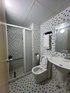 Koupelna v ubytování 5RoomsPansiyon