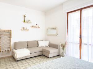 Χώρος καθιστικού στο 250 mt dal mare - Relax con Fresco Balcone