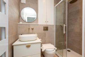 Vannituba majutusasutuses Bright Studio with Park Views - London Fields