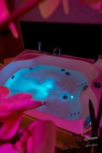 Φωτογραφία από το άλμπουμ του Lush Escape Suites - hottube and sauna στο Μπάρι