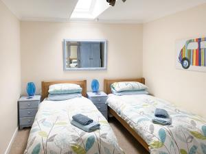 En eller flere senge i et værelse på Cobblers Cottage + 3 billeder