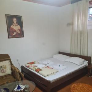 Postel nebo postele na pokoji v ubytování Grandpas House