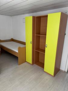 Ένα ή περισσότερα κρεβάτια σε δωμάτιο στο Lipovska Oaza
