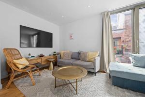 a living room with a couch and a tv at Stunning Luxury Townhouse in Centre of Manchester in Manchester