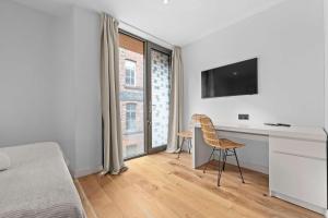 a bedroom with a desk and a bed and a window at Stunning Luxury Townhouse in Centre of Manchester in Manchester