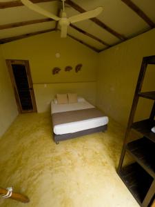 Ένα ή περισσότερα κρεβάτια σε δωμάτιο στο MAKAI BEACH HOSTEL